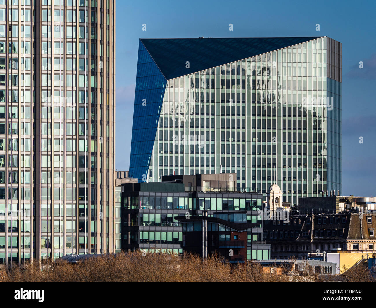 240 Blackfriars Road Building - edificio residenziale a uffici misti sulla Southbank di Londra, completato nel 2014 Architects Allford Hall Monaghan Morris Foto Stock