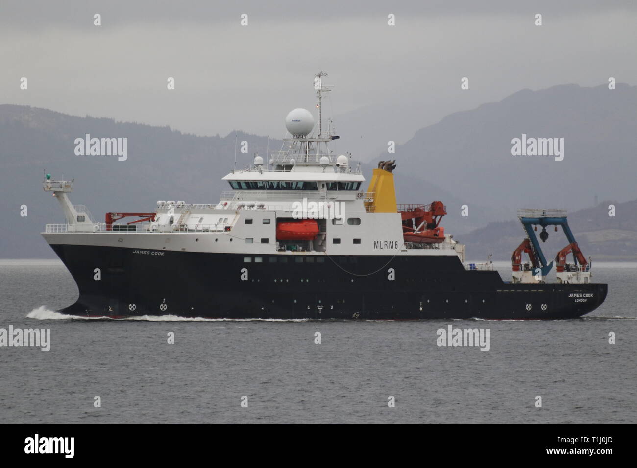 RRS James Cook, una nave di ricerca operata dal Consiglio di ricerca sull'ambiente naturale, nel viaggio di andata dopo una visita a Firth of Clyde. Foto Stock