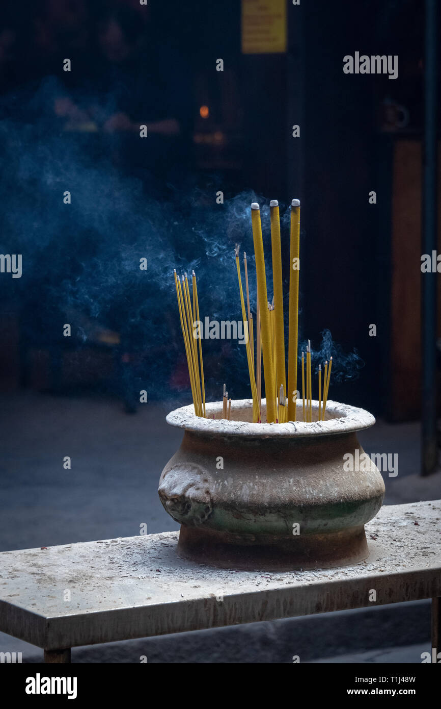 Incenso dentro il Tempio di Tin Hau, Hong Kong Foto Stock