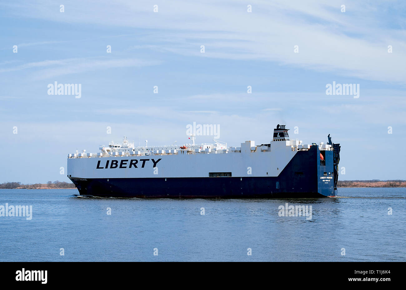 Liberty promessa veicoli nave portante sul Fiume Delaware Foto Stock