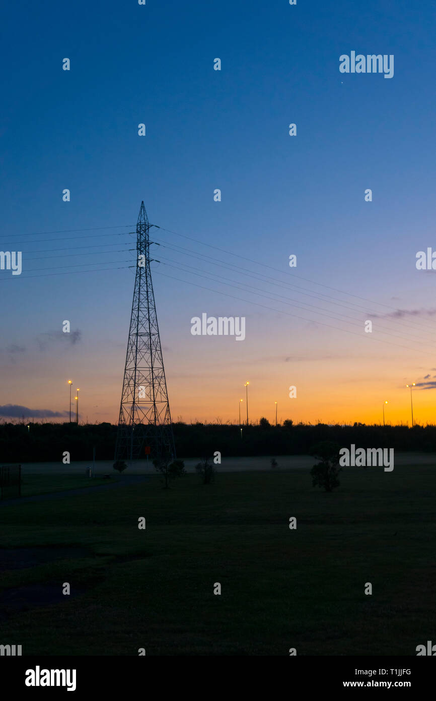 Auckland, Nuova Zelanda. Torre di trasmissione a Mangere Bridge Foto Stock