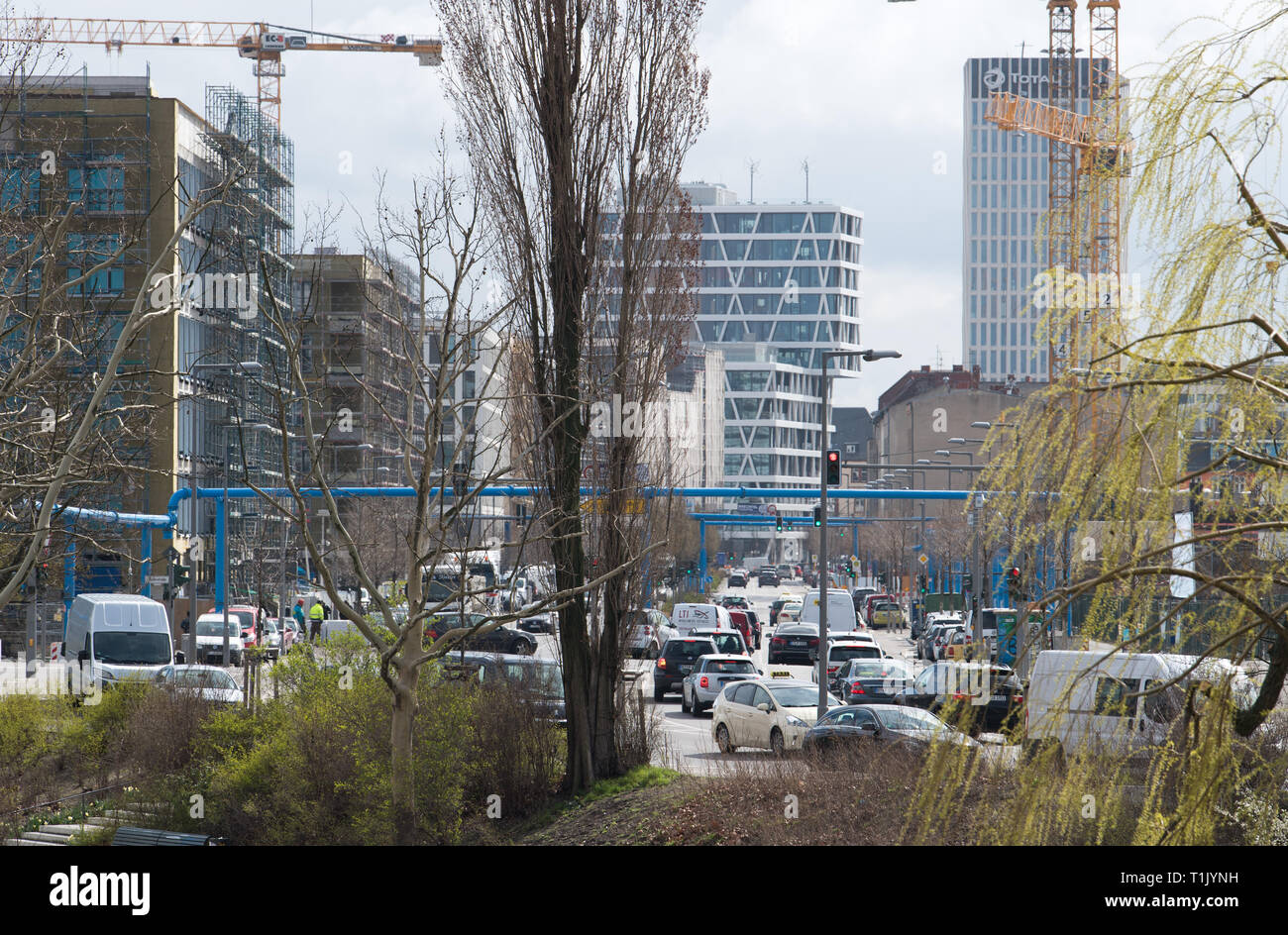 Berlino, Germania. 25 Mar, 2019. Non vi è traffico pesante su Heidestraße tra la stazione ferroviaria principale e Nordhafen. Credito: Soeren Stache/dpa-Zentralbild/ZB/dpa/Alamy Live News Foto Stock