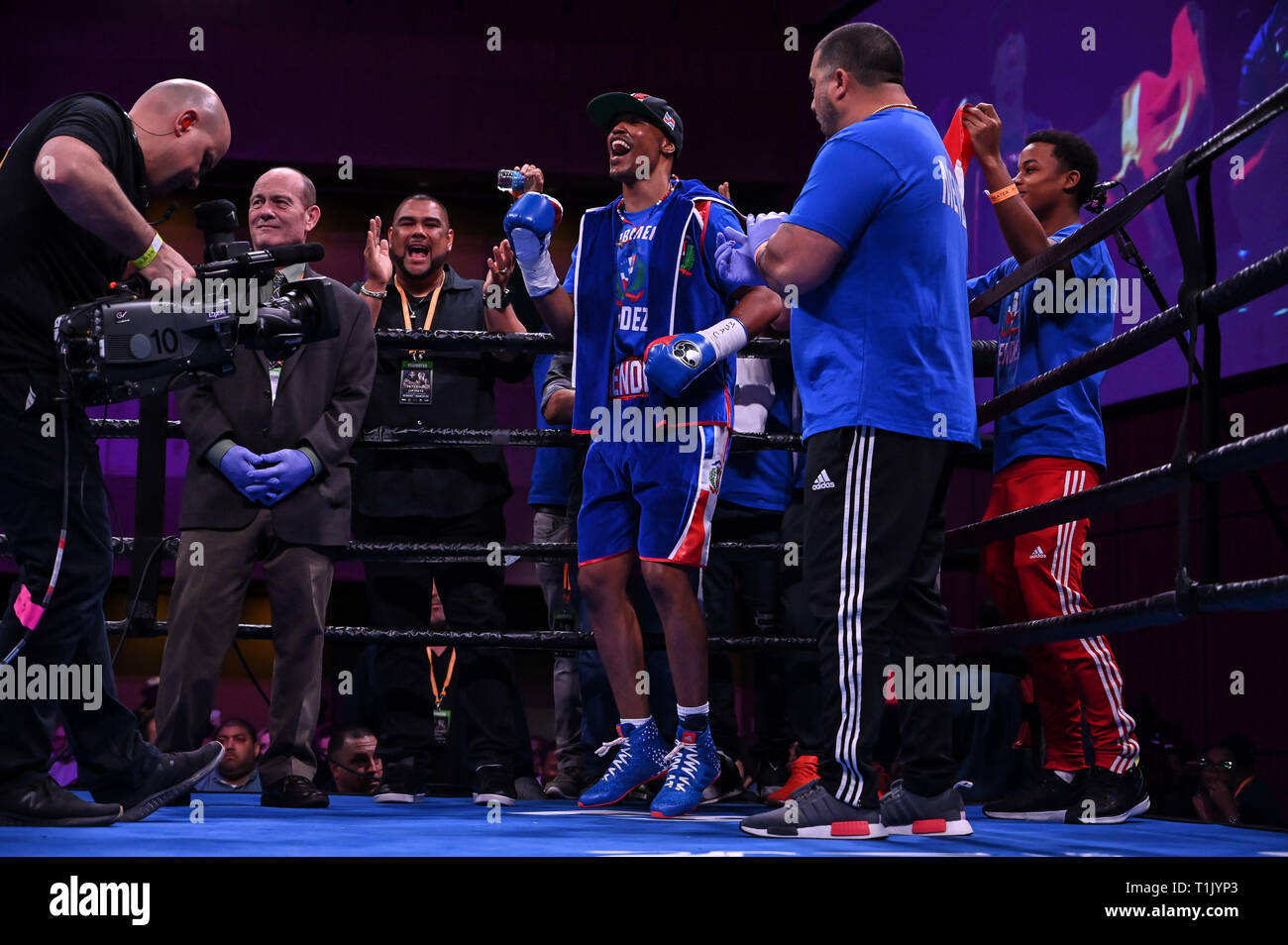 Oxon Hill, Maryland, Stati Uniti d'America. 24 Mar, 2019. ARGENIS MENDEZ è introdotto per la folla prima della junior welterwweight corrispondono a MGM Porto Nazionale in Oxon Hill, Maryland. Credito: Amy Sanderson/ZUMA filo/Alamy Live News Foto Stock