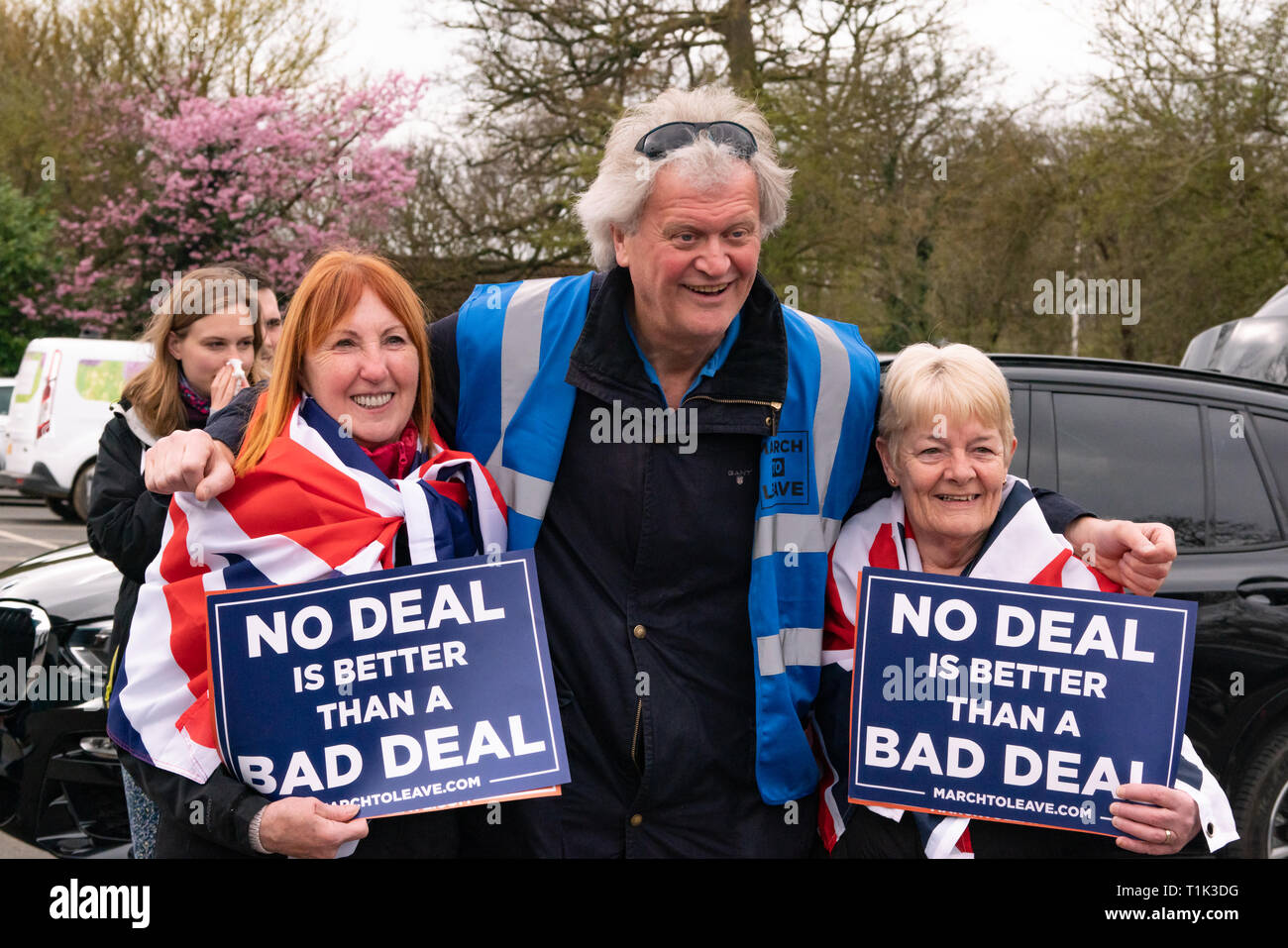 27 Marzo 2019. "Arch to Leave" i sostenitori della Brexit si riuniscono la mattina presto per continuare la loro marcia in tutto il Regno Unito. Giorno 12 della loro marcia. NELLA FOTO: Tim Martin Credit: Bridget Catterall/Alamy Live News Foto Stock