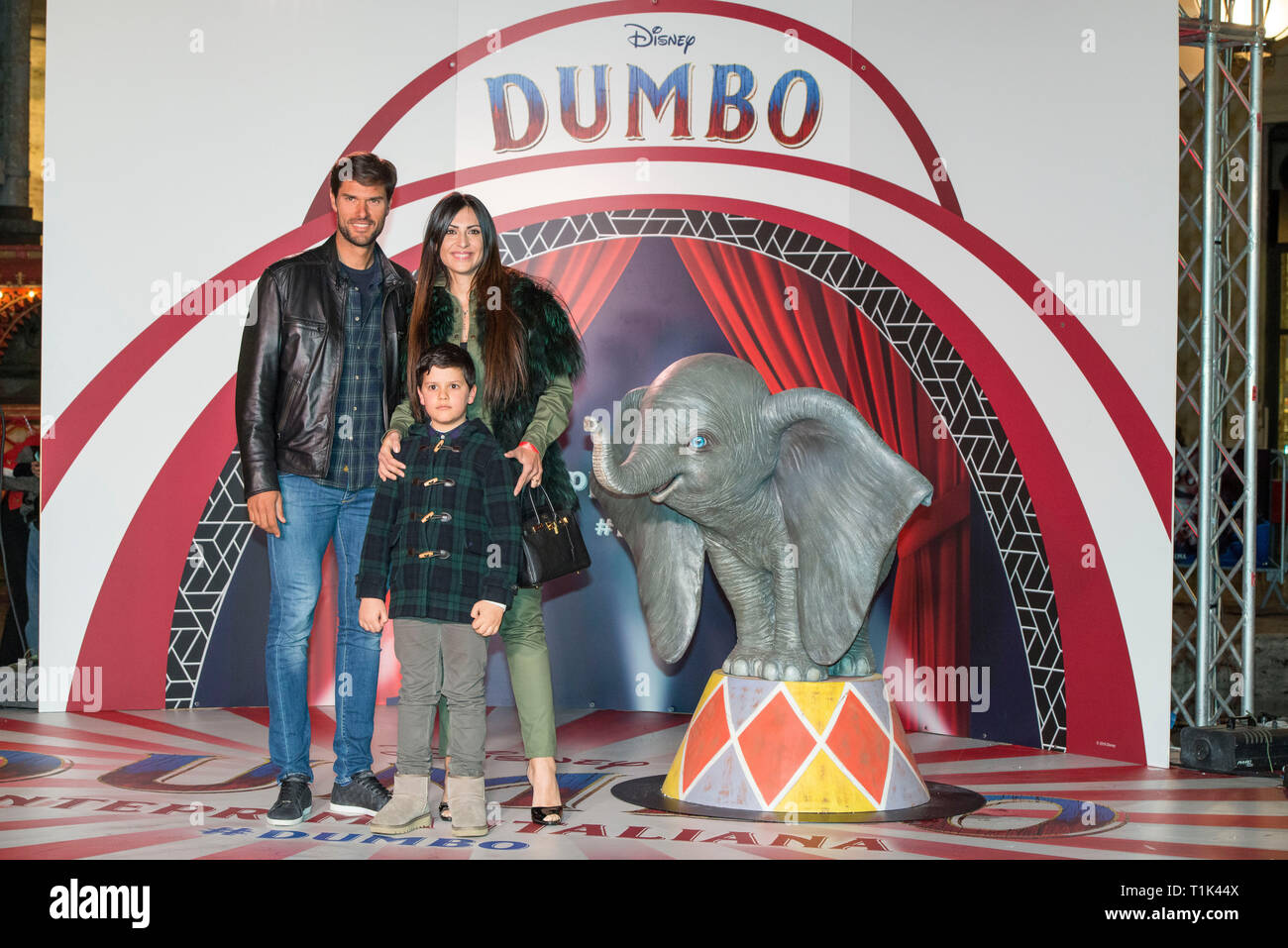 Roma, Italia. 26 mar 2019. Gli ospiti che frequentano il photocall durante il Dumbo Première a Roma Credito: Silvia Gerbino/Alamy Live News Foto Stock