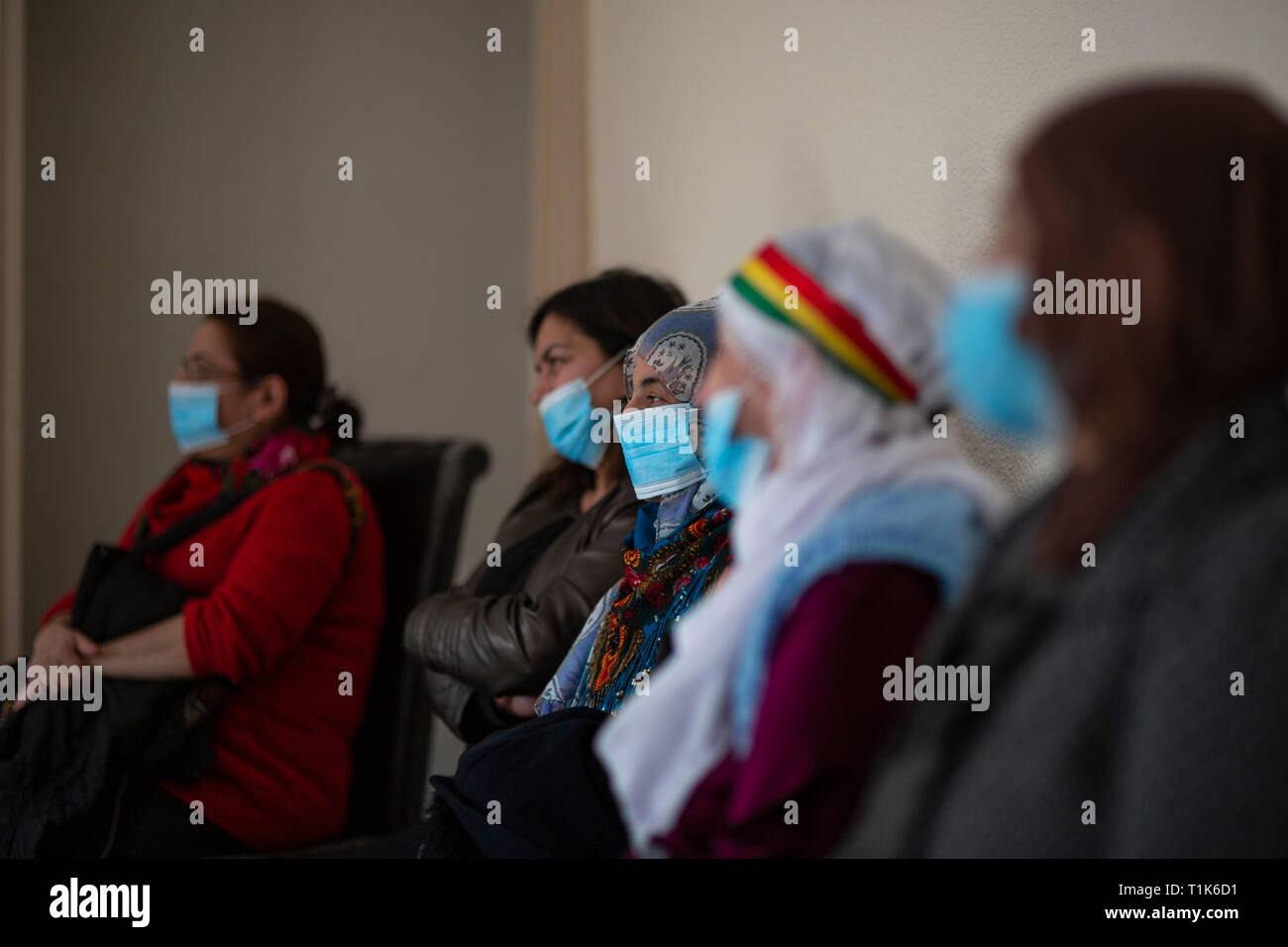 Newport, Regno Unito. Il 27 marzo, 2019. L Imam Sis è una lingua curda scioperante della fame che ha raggiunto 100 giorni senza mangiare. Egli colpisce per la liberazione del leader curdo Abdullah Ocalan, imprigionato dal 5 febbraio 1999. Le donne della comunità curda hanno mostrato eccezionale solidarietà, essendo gli stalwarts di supporto per Imam. La loro compassione e dedizione sono come umiliante come sono ispirato. Credito: Ben riso/Alamy Live News Foto Stock