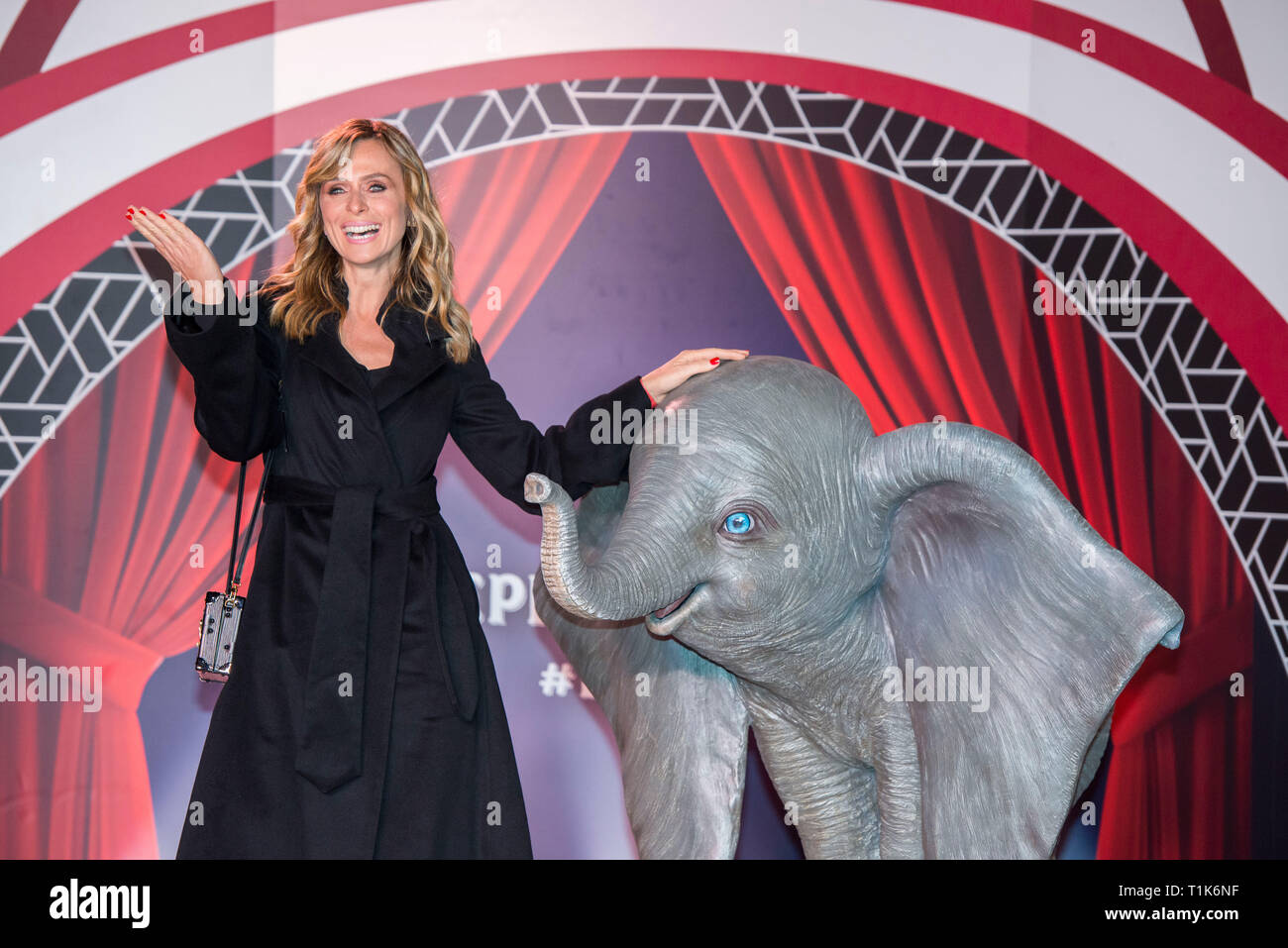 Roma, Italia. 26 mar 2019. Il actresss e cantante Serena Autieri frequentando il photocall durante il Dumbo Première a Roma Credito: Silvia Gerbino/Alamy Live News Foto Stock