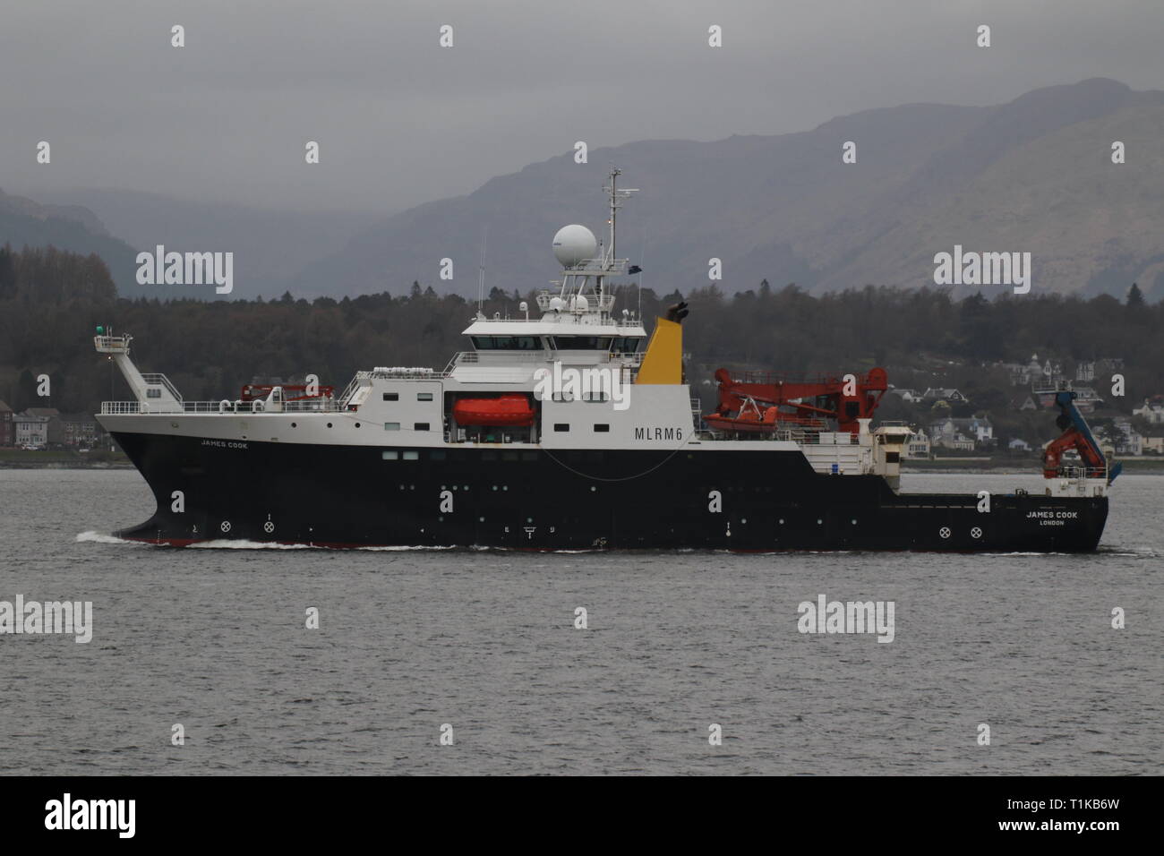 RRS James Cook, una nave di ricerca operata dal Consiglio di ricerca sull'ambiente naturale, nel viaggio di andata dopo una visita a Firth of Clyde. Foto Stock