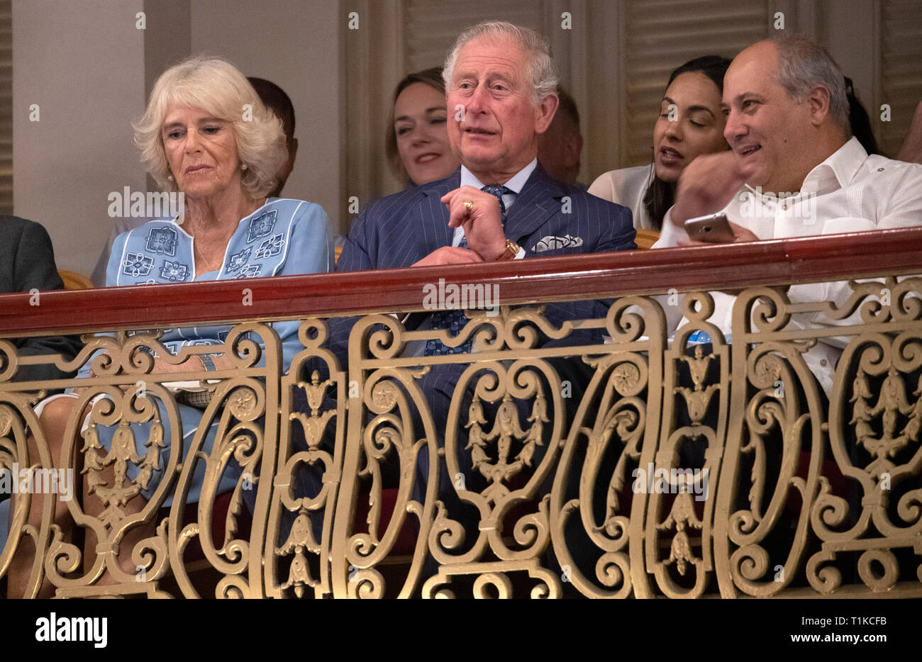 Il Principe di Galles e la duchessa di Cornovaglia assistere ad un gala performance culturale nel Gran Teatro de La Habana Alicia Alonso, a l'Avana, Cuba, come parte di un viaggio storico che celebra i legami culturali tra il Regno Unito e la stato comunista. Foto Stock