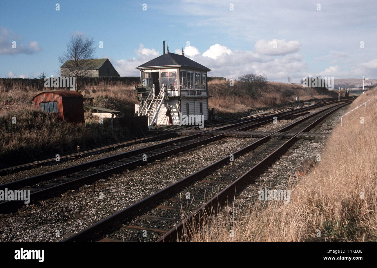 Settle segnale junction box a stabilirsi a Carlisle linea ferroviaria, nell'Inghilterra del Nord Foto Stock