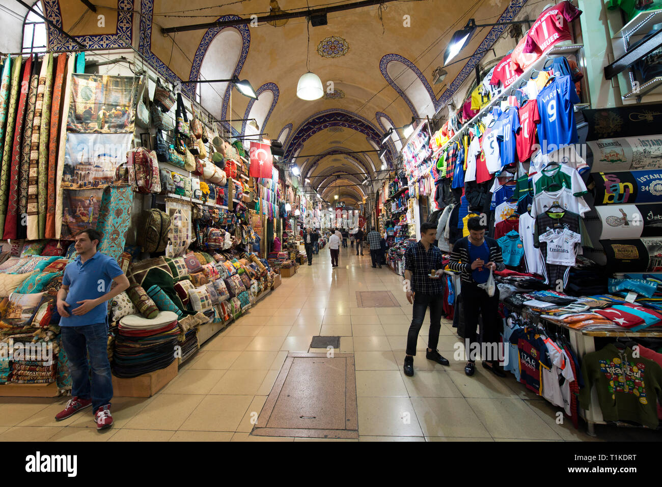 Il Grand Bazaar, uno dei più antichi shopping mall nella storia. Questo mercato è ad Istanbul in Turchia Foto Stock