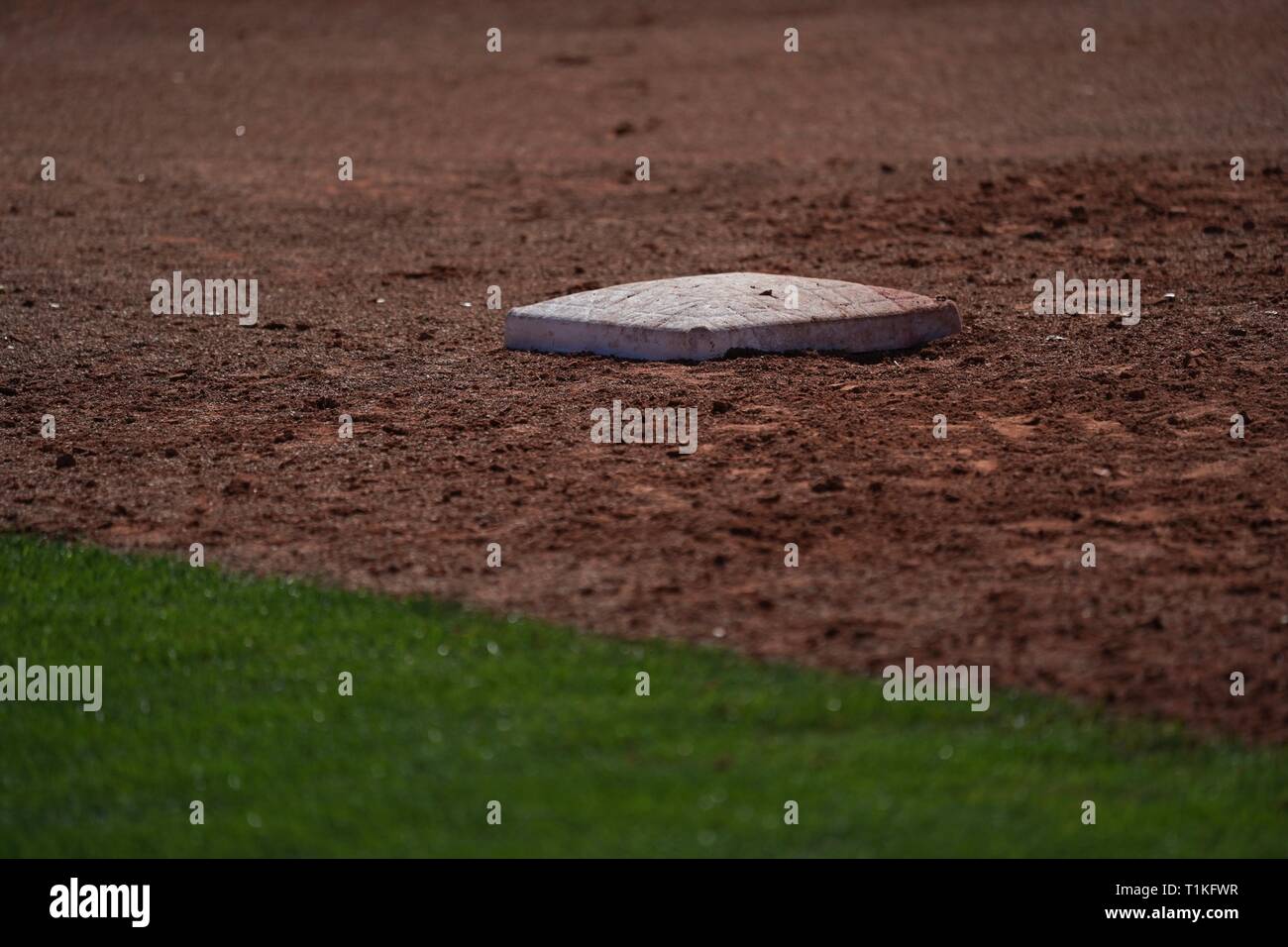 Una base in luogo durante una partita di baseball. Foto Stock