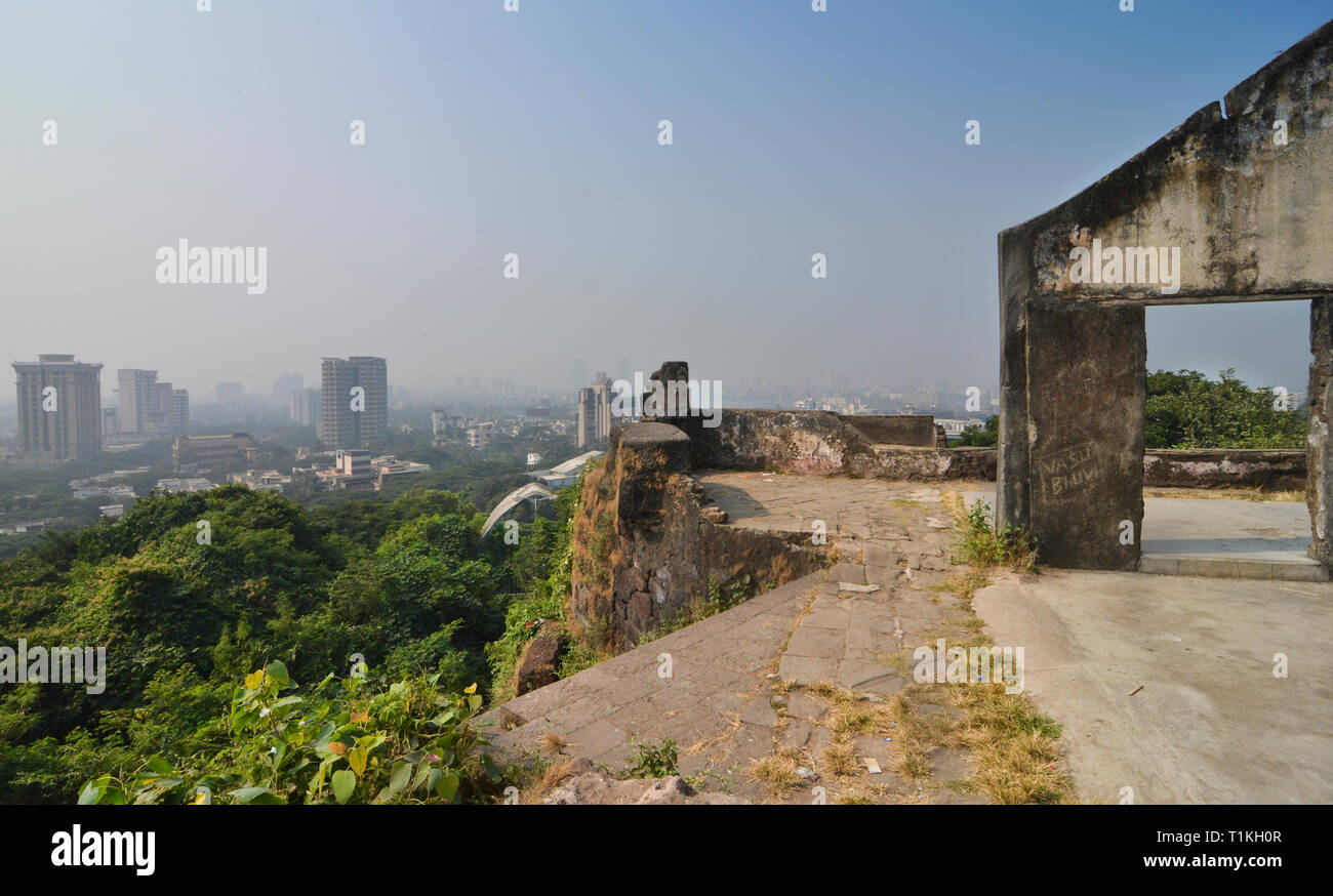 Fortezza di Sion nel mezzo della città ,Mumbai,Maharashtra, India Foto Stock