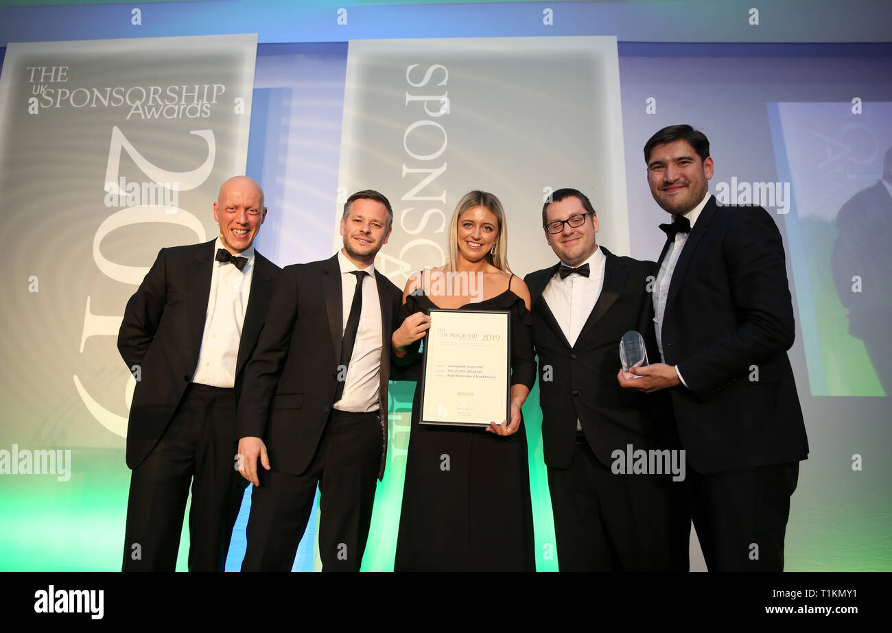 I vincitori di sponsorizzazione Internazionale sul palco durante il regno unito la sponsorizzazione Awards 2019 tenutasi al Marriott London Grosvenor Square Hotel, London. Foto Stock