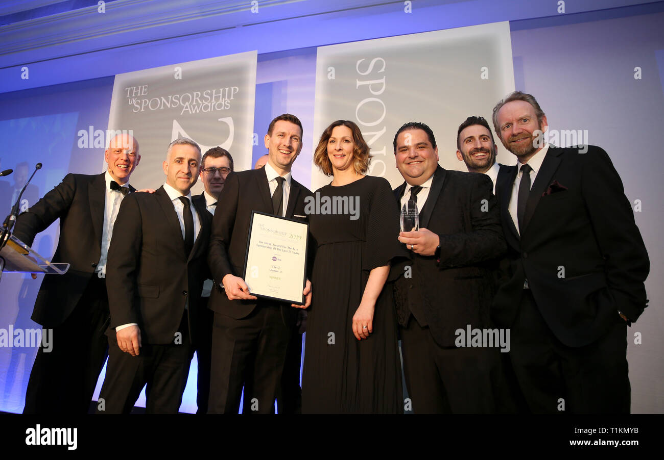 Il Silver Award per il miglior sponsorshp degli ultimi venticinque anni sul palco durante il regno unito la sponsorizzazione Awards 2019 tenutasi al Marriott London Grosvenor Square Hotel, London. Foto Stock