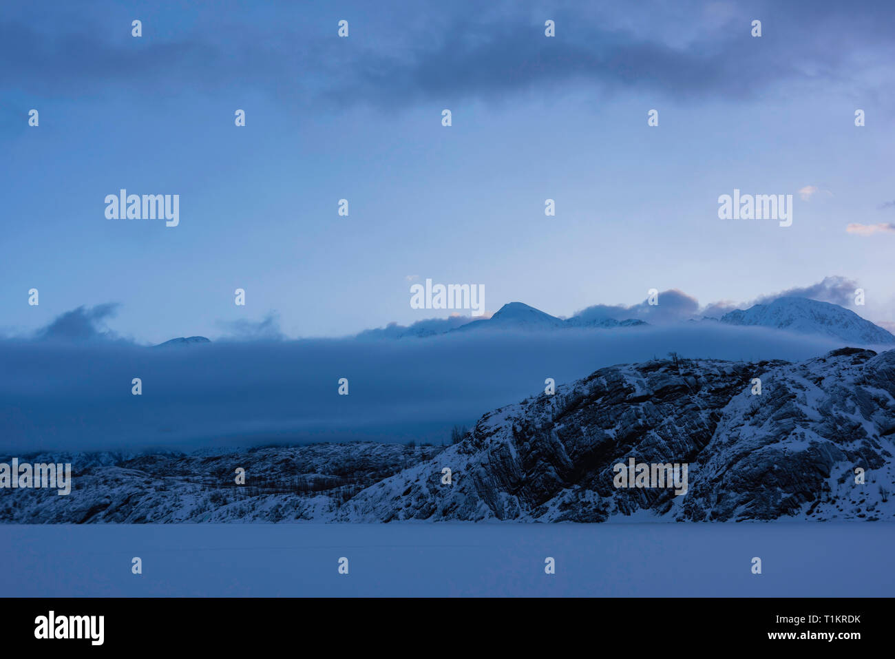 Foggy mountain in inverno Alaska Foto Stock