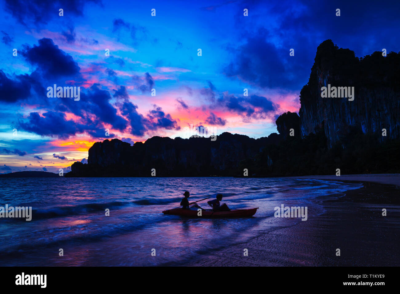 Railay Beach sul tramonto, Provincia di Krabi Thailandia Foto Stock