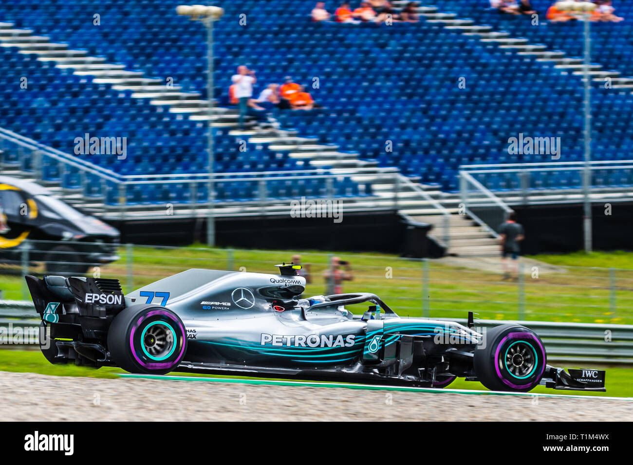 Spielberg/Austria - 06/29/2018 - #77 Valtteri Bottas (FIN) nella sua Mercedes W09 nel corso del PQ1 davanti al 2018 Austrian Grand Prix al Red Bull Ring Foto Stock