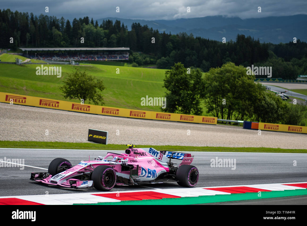 Spielberg/Austria - 06/29/2018 - #31 Esteban OCON (FRA) nella sua Force India VJM11 nel corso del PQ1 davanti al 2018 Austrian Grand Prix al Red Bull Ring Foto Stock