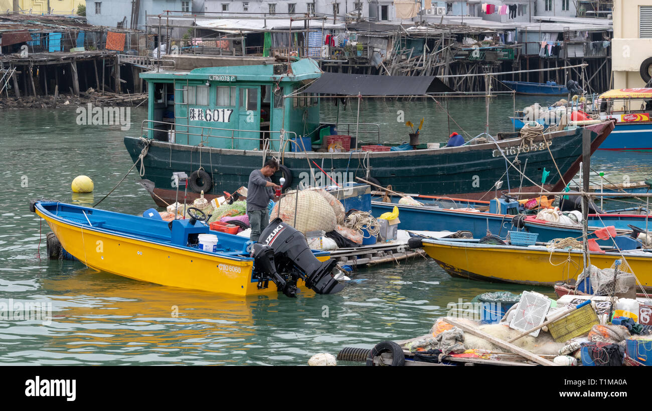 Stilt case e barche, Tai O villaggio di pescatori, l'Isola di Lantau, Hong Kong Foto Stock