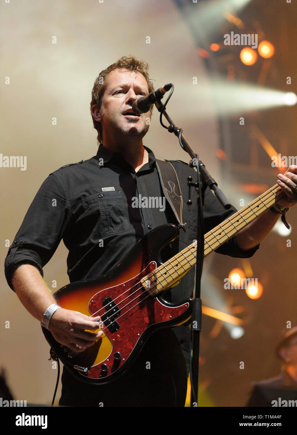 La Australian Pink Floyd (Ricky Howard) effettuando al Fairport Cropredy della convenzione, 8 Agosto 2014 Foto Stock