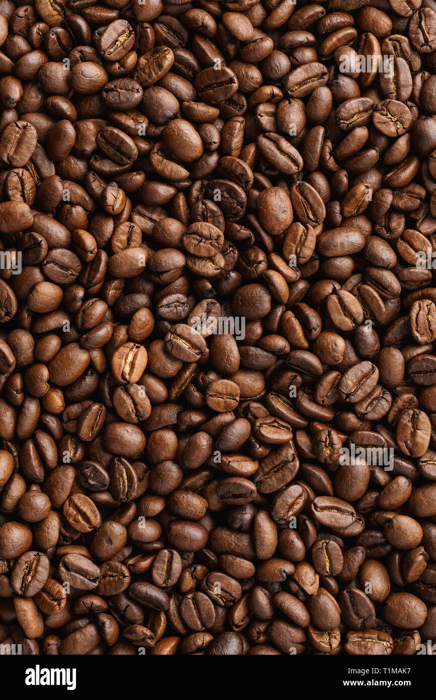 Chicchi di caffè tostati sfondo. Vista dall'alto. Spazio di copia Foto Stock