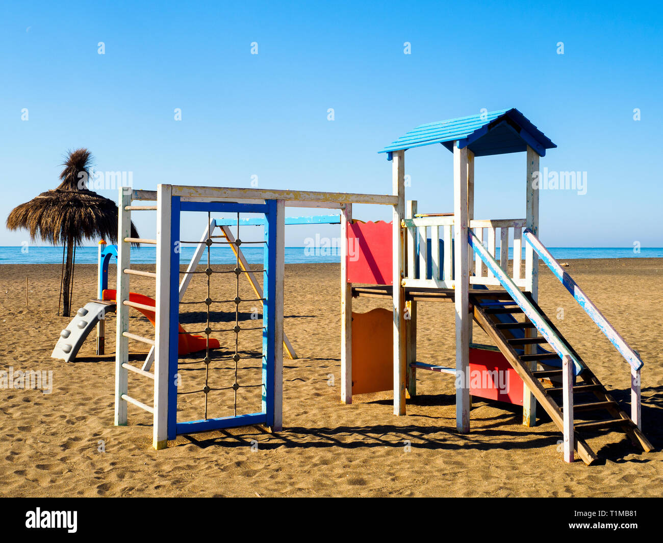Il parco giochi per i bambini sulla spiaggia di Ostia - Roma, Italia Foto  stock - Alamy
