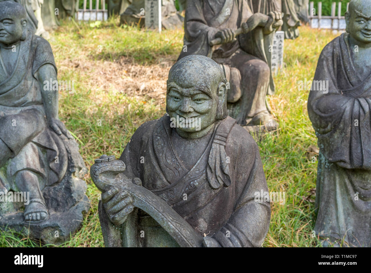 Arashiyama Arhat. 500 statue dei più vicini e più alta discepoli del Buddha nella parte anteriore del Hogon-in sub-tempio di Tenryu-ji. Foto Stock