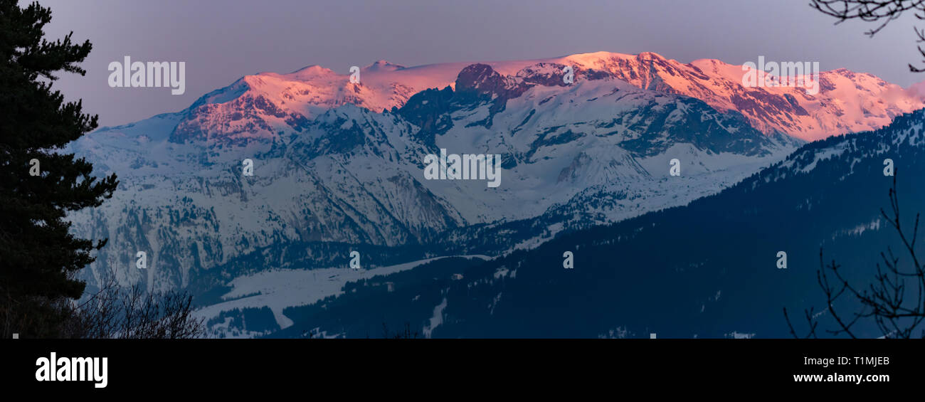 Il tramonto sopra il ghiacciaio de la Vanoise in Francia Foto Stock