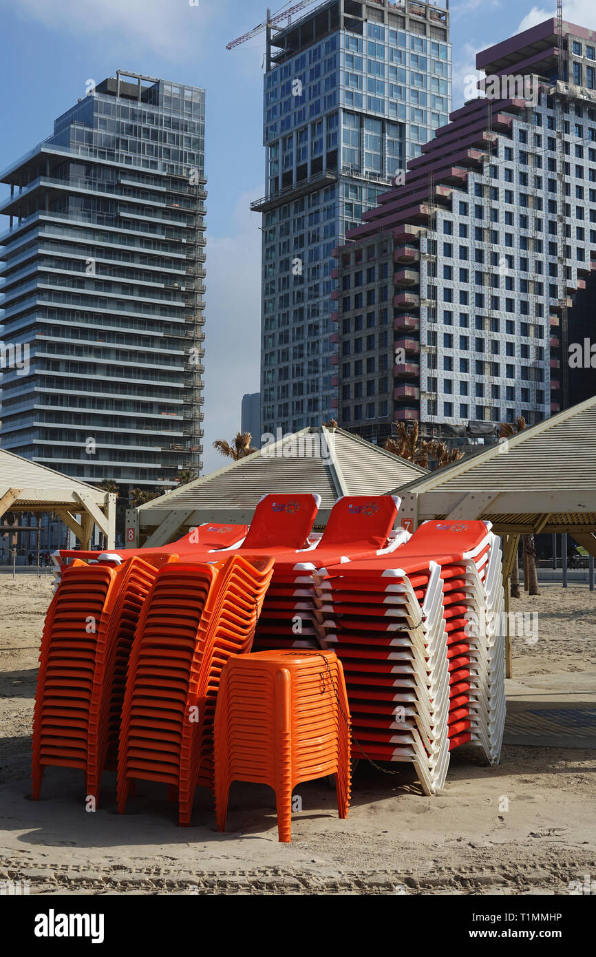 Israele - TEL AVIV BEACH - TEL AVIV LUNGOMARE EDIFICI E ARREDO URBANO - FRANCESE AMBASSY IN TEL AVIV - BEN GURION SCULTURA SU TEL AVIV BEACH - TEL AVIV BEACH DI NOTTE TEMPO - TEL AVIV passeggiata Lungomare - fotografia a colori © Frédéric BEAUMONT Foto Stock