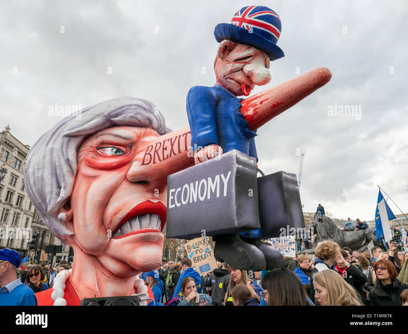Il Theresa Maggio naso galleggiante da Jacques Tilly sul voto popolare marzo, 23 marzo 2019, London, Regno Unito Foto Stock