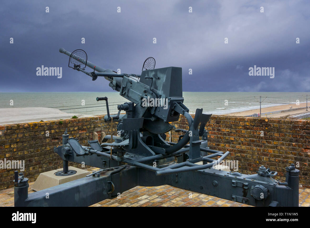 Flak 28 / Bofors 40 mm pistola, anti-aerei auto-cannon a Raversyde Atlantikwall / Atlantic Wall open-air museum a Raversijde, Fiandre Occidentali, Belgio Foto Stock