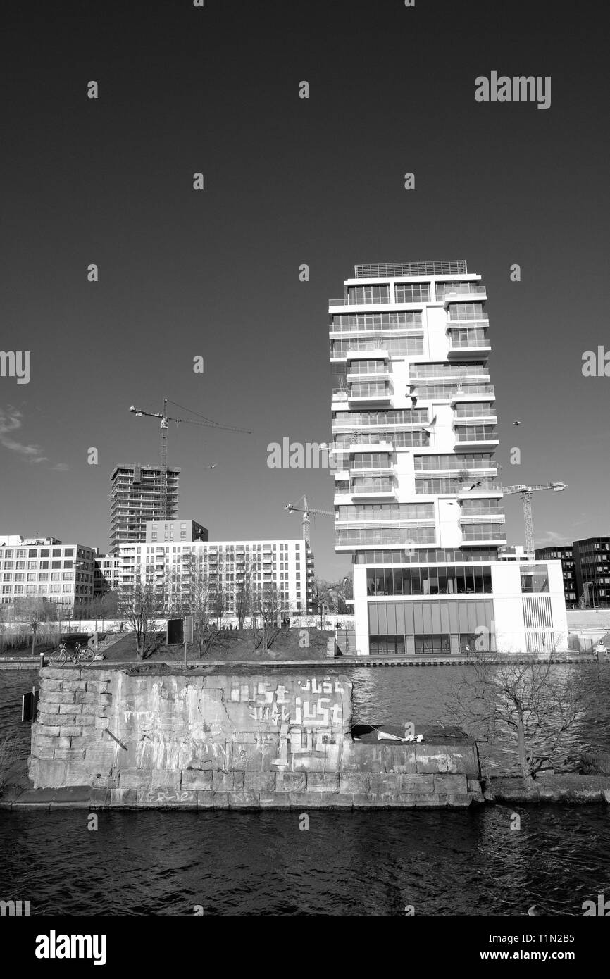 Edificio Bauhaus e si affaccia sul fiume Sprea a Berlino Germania Foto Stock