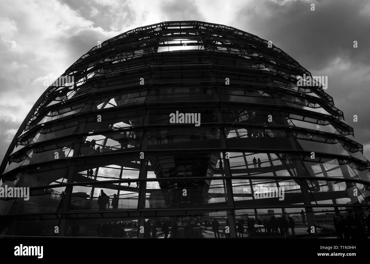 Vista esterna della cupola al Reichstag a Berlino Germania Foto Stock