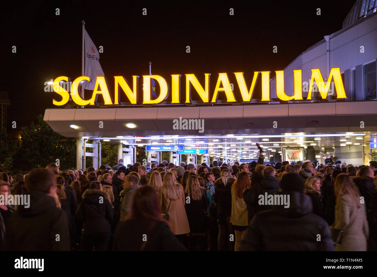 Le persone sul loro modo nell'arena Scandinavium a Göteborg. Foto Stock