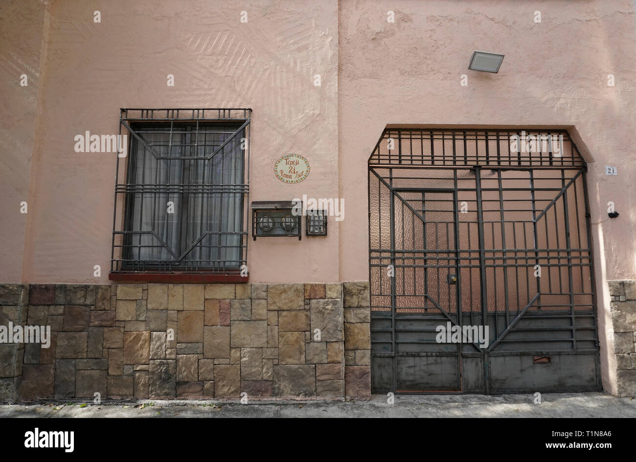 Calle Tepeji 21, la casa d'infanzia di direttore, Alfonso Cuaron, attraversata la strada dal punto in cui il filmato, Roma, è stato girato a Colonia Roma Sur Foto Stock