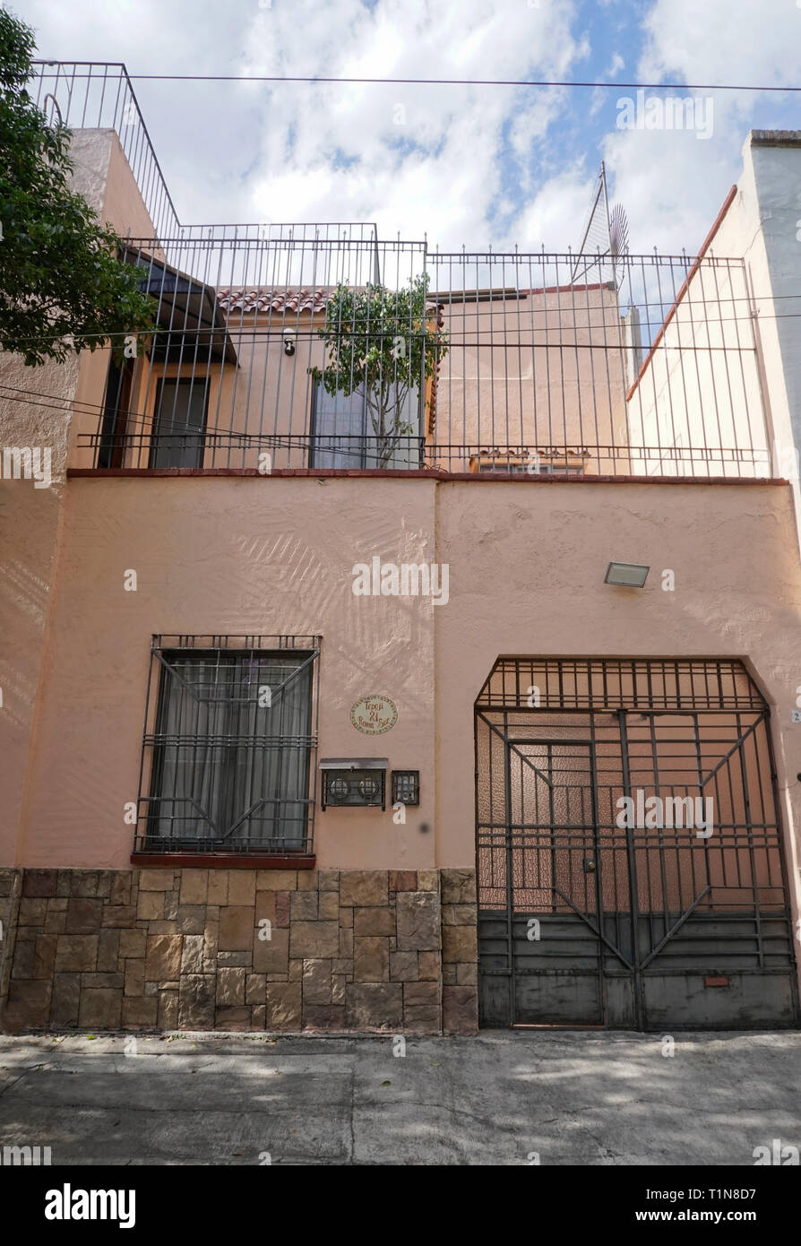 Calle Tepeji 21, la casa d'infanzia di direttore, Alfonso Cuaron, attraversata la strada dal punto in cui il filmato, Roma, è stato girato a Colonia Roma Sur Foto Stock