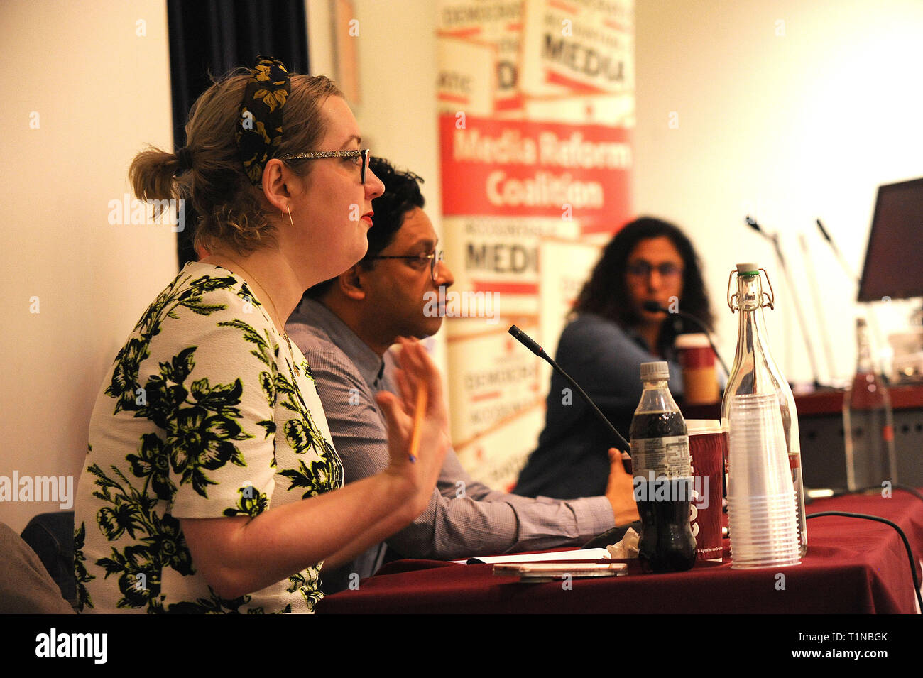 Londra, Inghilterra. 16 marzo, 2019. Dawn Foster, staff writer per la rivista giacobina, editorialista del Guardian e autore intervenendo alla Sessione, 'Media Foto Stock Londra, Inghilterra. 16 marzo, 2019. Dawn Foster, staff writer per la rivista giacobina, editorialista del Guardian e autore intervenendo alla Sessione, 'Media Foto Stock