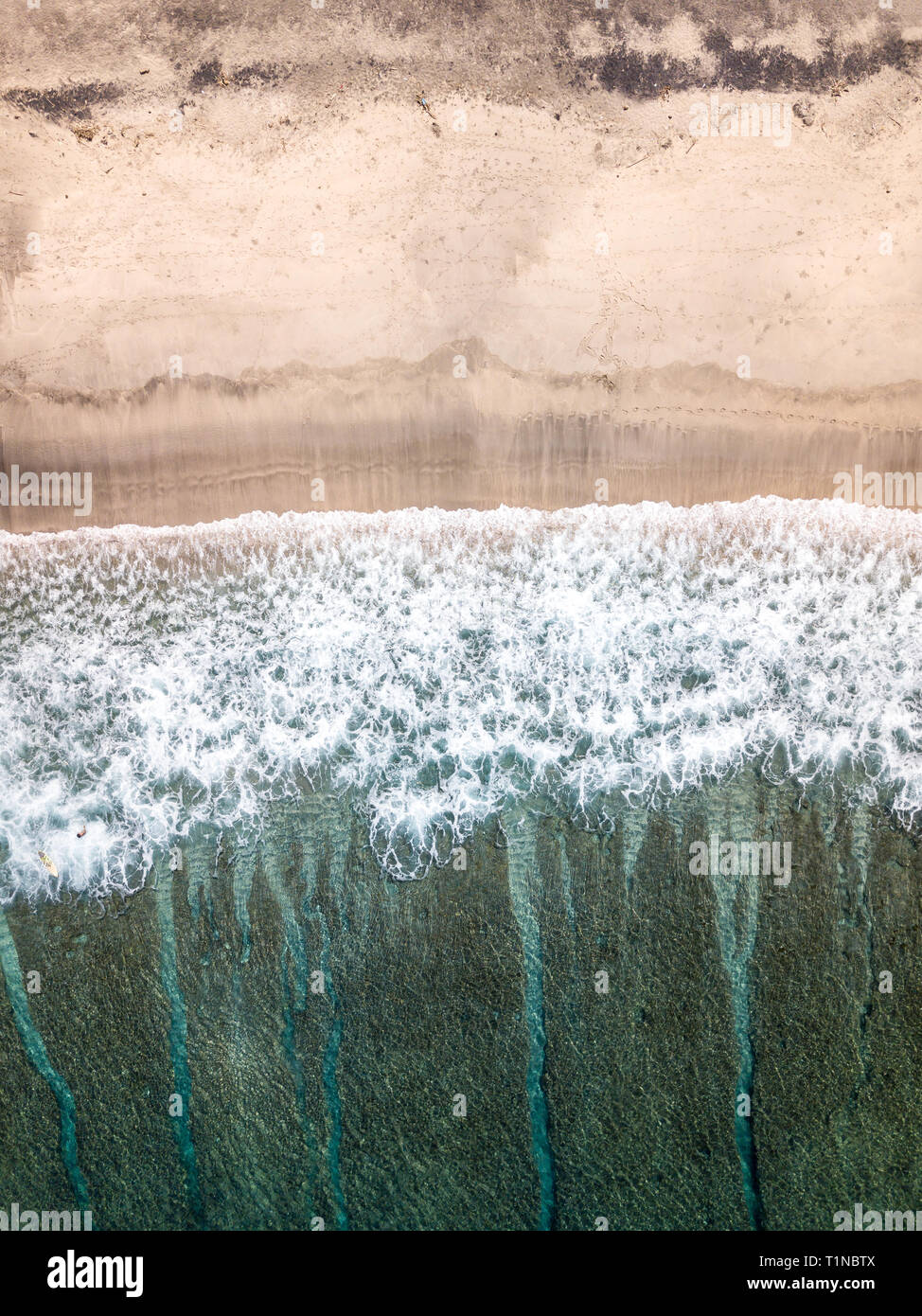 Una veduta aerea da una spiaggia a Lombok, Indonesia Foto Stock