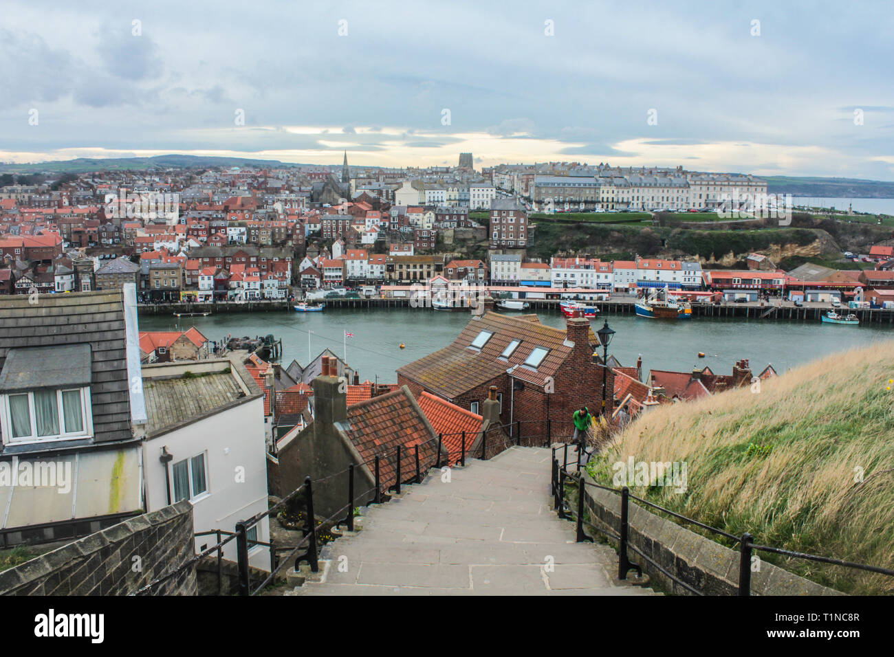 Guardando verso il basso 100 passi a Whitby Foto Stock