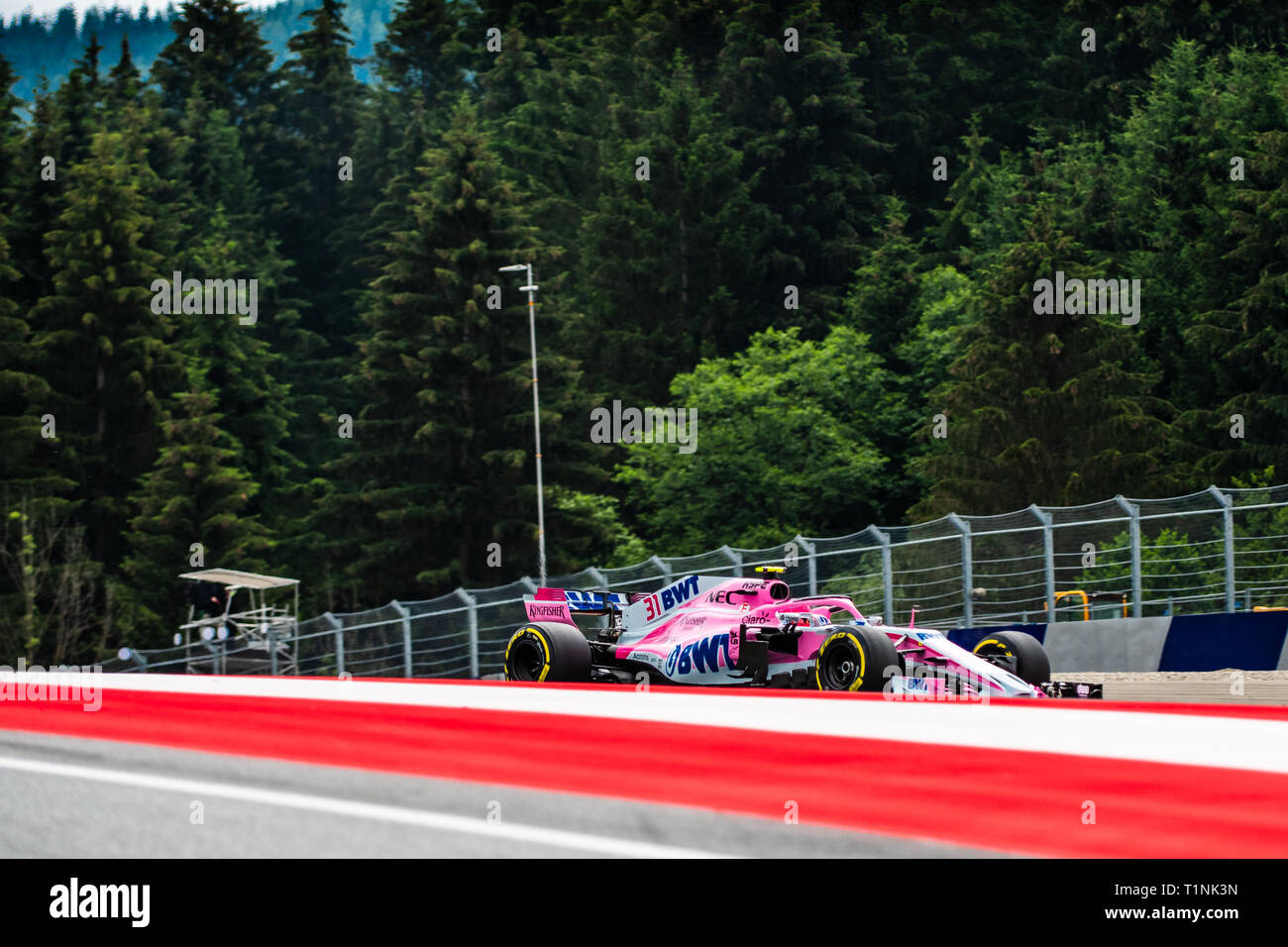 Spielberg/Austria - 06/29/2018 - #31 Esteban OCON (FRA) nella sua Force India VJM11 nel corso del PQ2 al Red Bull Ring in anticipo del 2018 Austrian Grand Prix Foto Stock