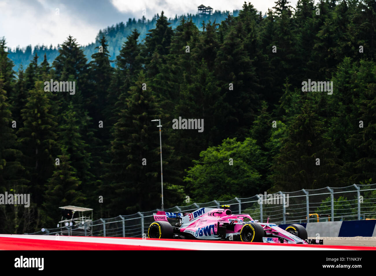 Spielberg/Austria - 06/29/2018 - #31 Esteban OCON (FRA) nella sua Force India VJM11 nel corso del PQ2 al Red Bull Ring in anticipo del 2018 Austrian Grand Prix Foto Stock