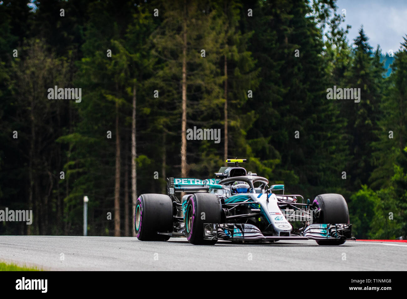 Spielberg/Austria - 06/29/2018 - #77 Valtteri Bottas (FIN) nella sua Mercedes W09 nel corso del PQ2 al Red Bull Ring in anticipo del 2018 Austrian Grand Prix Foto Stock