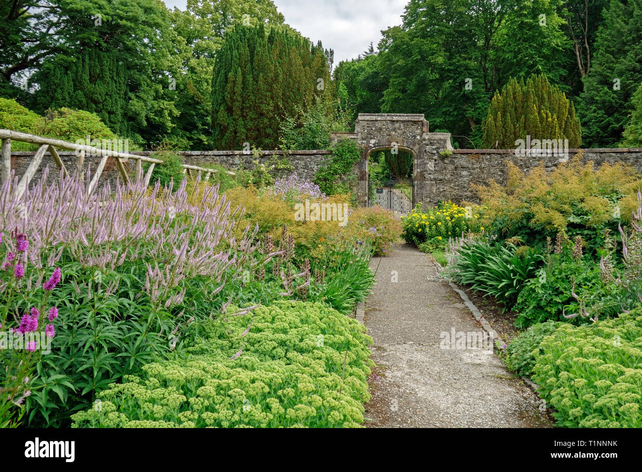 Il giardino murato presso l'hotel di lusso a 5 stelle Glenapp Castle hotel vicino Ballantrae, South Ayrshire, in Scozia, UK. Foto Stock