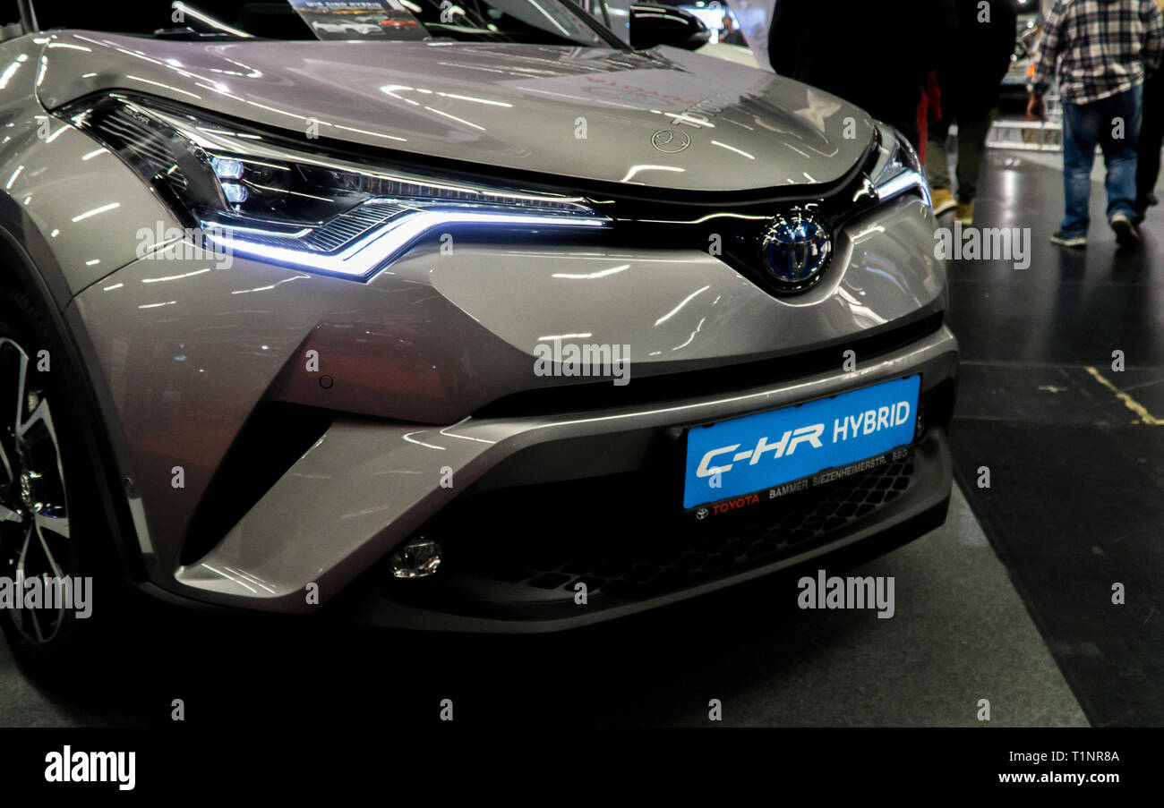 Salisburgo, Austria - marzo 23rd, 2019: nuova Toyota C-ibrido HR presso l'auto show Foto Stock