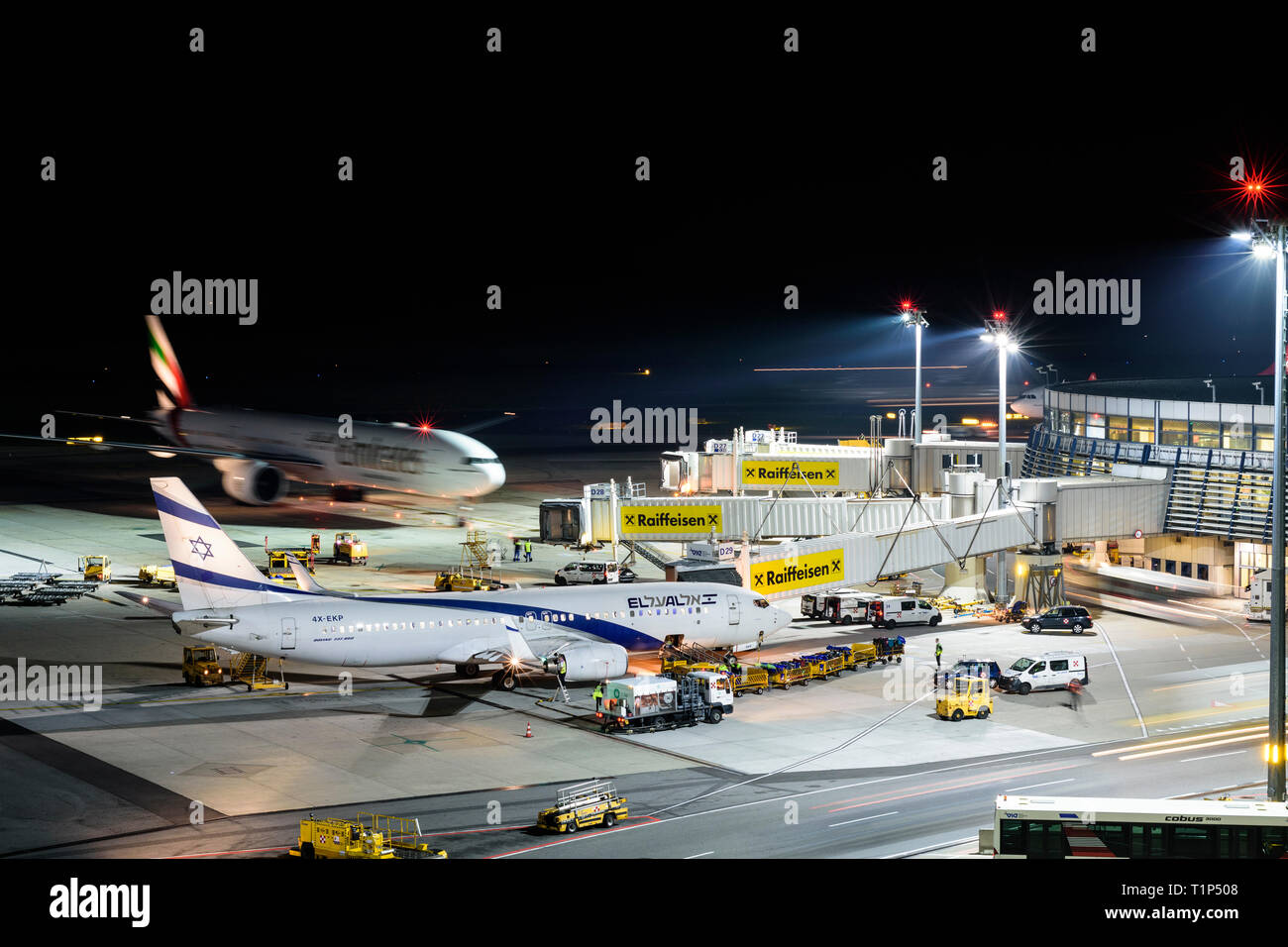 Wien Vienna Aeroporto, pier Ost (Est), aeromobili, piano, El Al, Emirates Airline Foto Stock