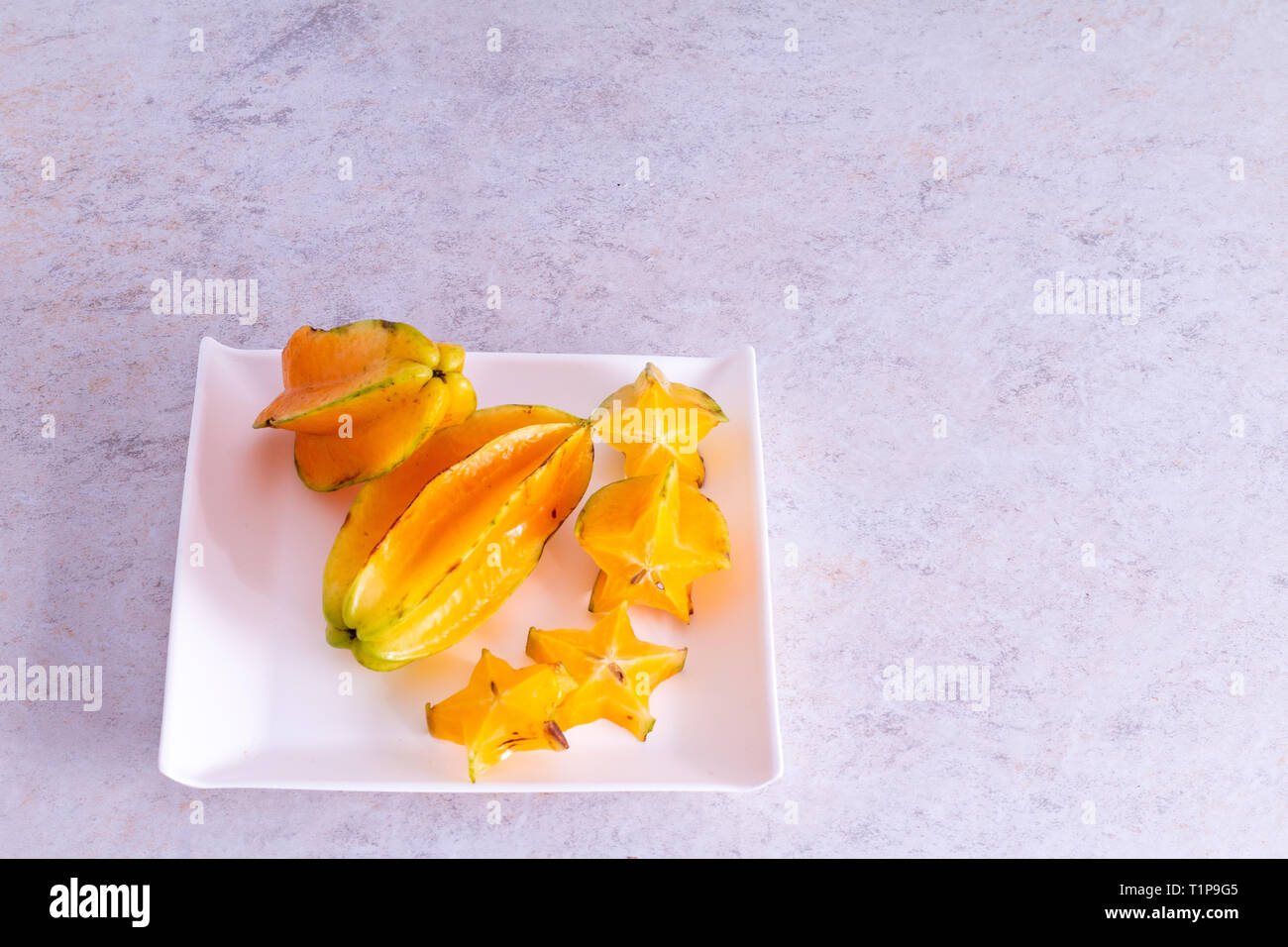 Star Fruit con sfondo bianco Foto Stock