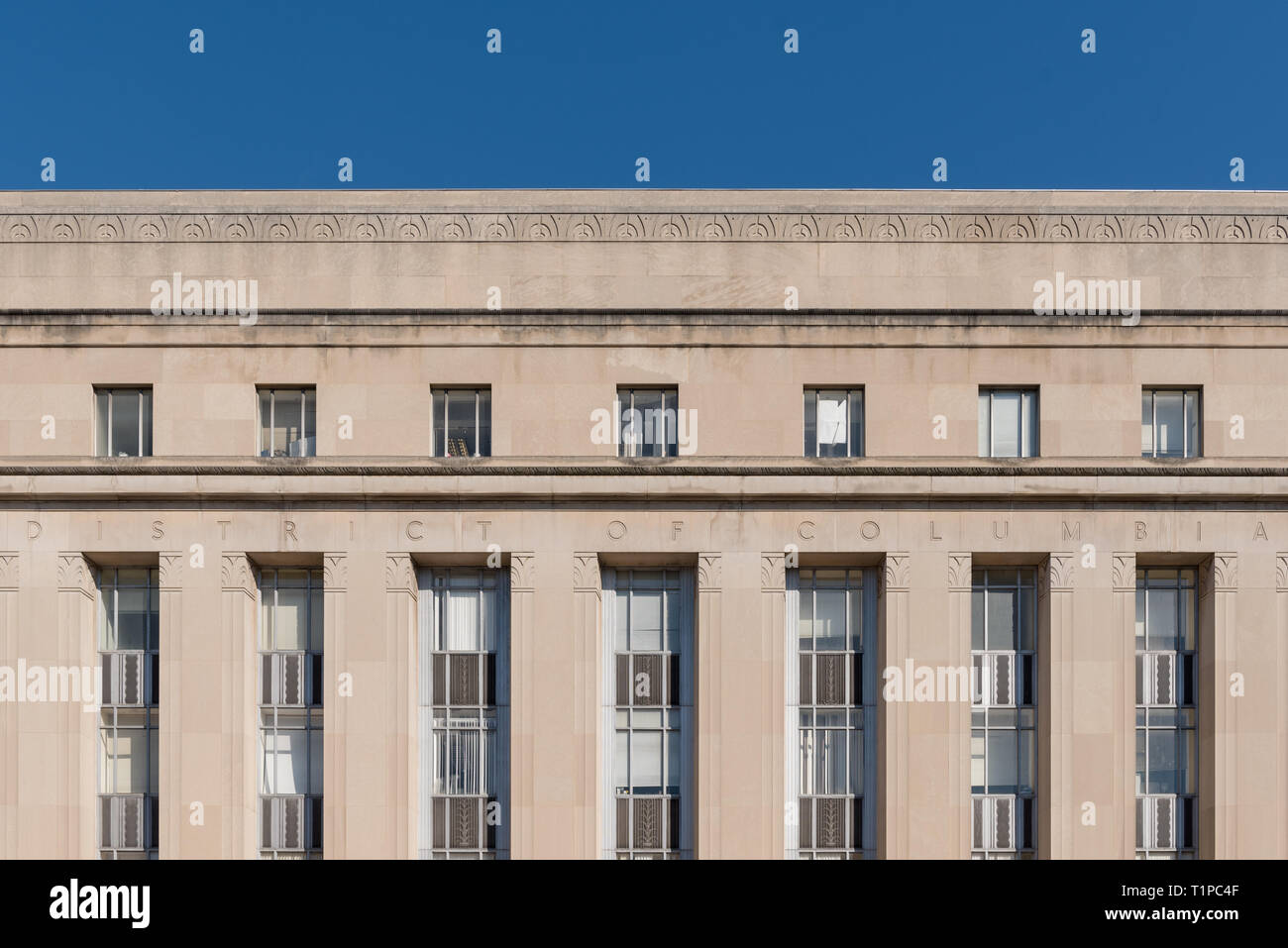 Esterno del Henry J. Daly edificio su Indiana Avenue a Washington DC, Stati Uniti d'America con le parole "Distretto di Columbia' Foto Stock