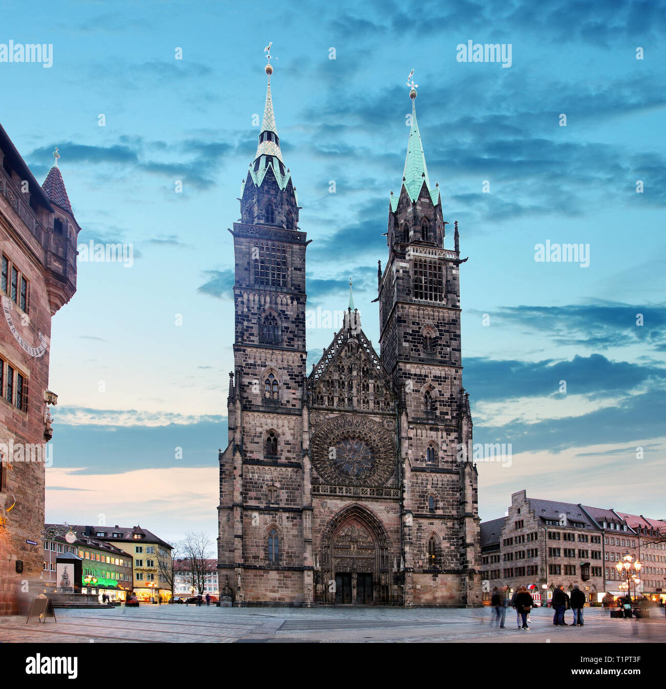 Norimberga - Chiesa di San Lorenzo di notte, Germania Foto Stock