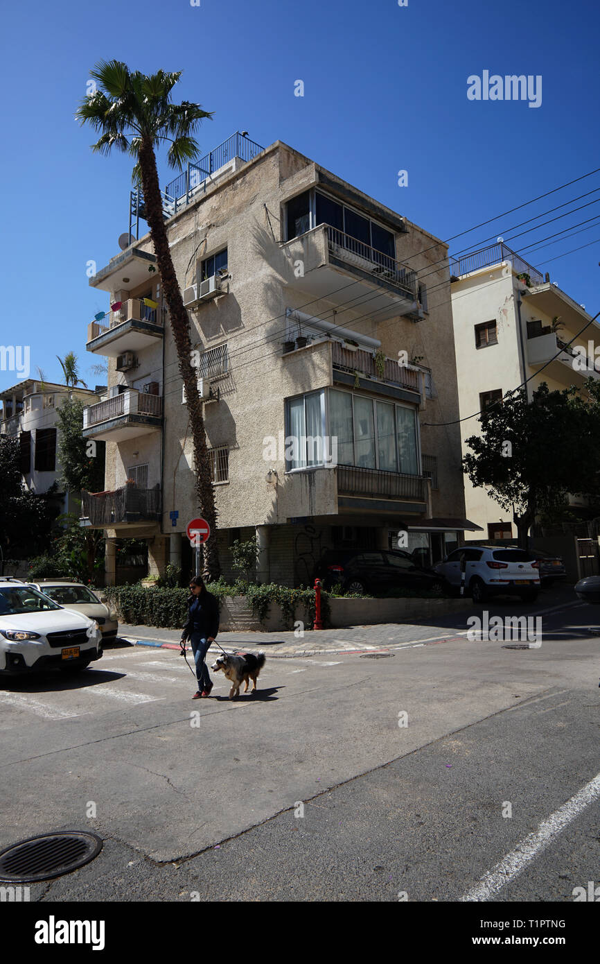 Israele - TEL AVIV - CITTÀ DI CONTRASTO TEL AVIV HA OFFERTO DI PIÙ FACCE DA ULTIMATE nuovi edifici a quasi rovinato CASE E PERLA DI STORIA DELL'ARCHITETTURA MODERNA CON BAHAUS ESEMPI - TEL AVIV edifici - TEL AVIV fotografia urbani - fotografia a colori © Frédéric BEAUMONT Foto Stock